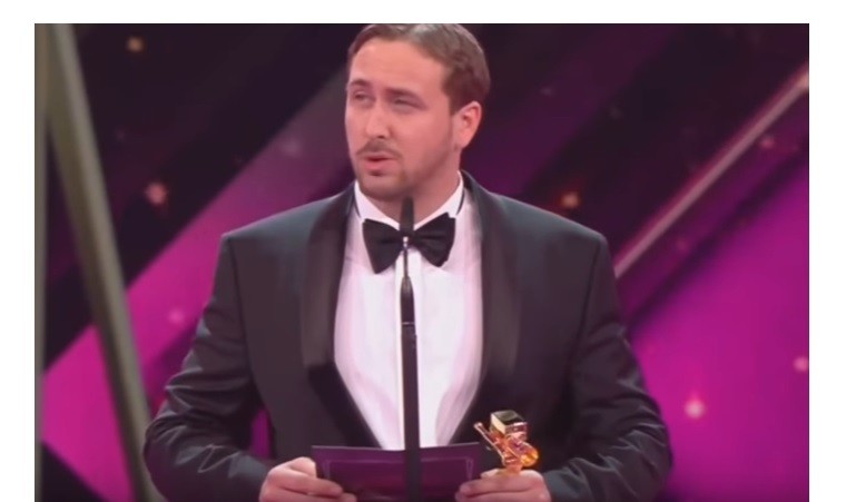 Con una agencia falsa de relaciones públicas, lograron que un imitador de Ryan Goslin recibiera un premio por La La Land | Espectáculos