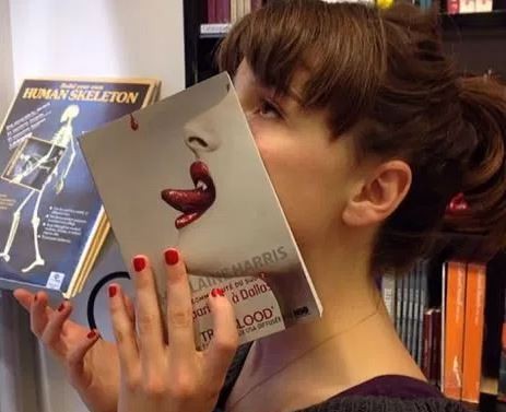 Empleados aburridos se divierten recreando tapas de libros | Curiosidades