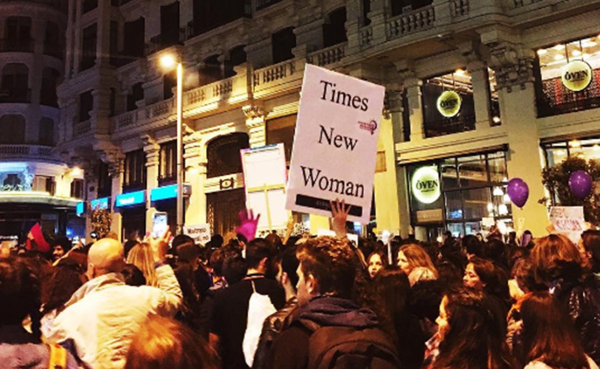 Las carteles más originales del #8M en el mundo | Internacionales