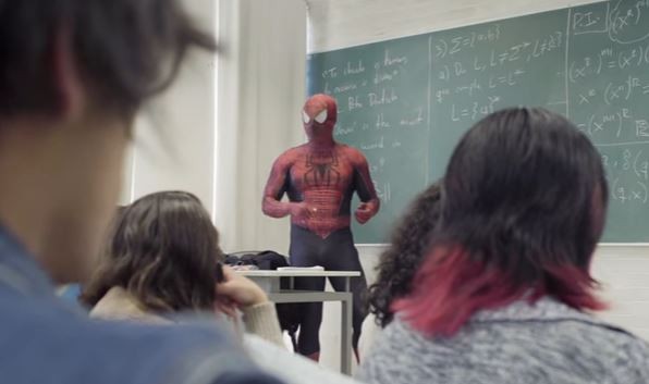 Profesor universitario se viste de "Hombre Araña" para dar clases en México | Curiosidades
