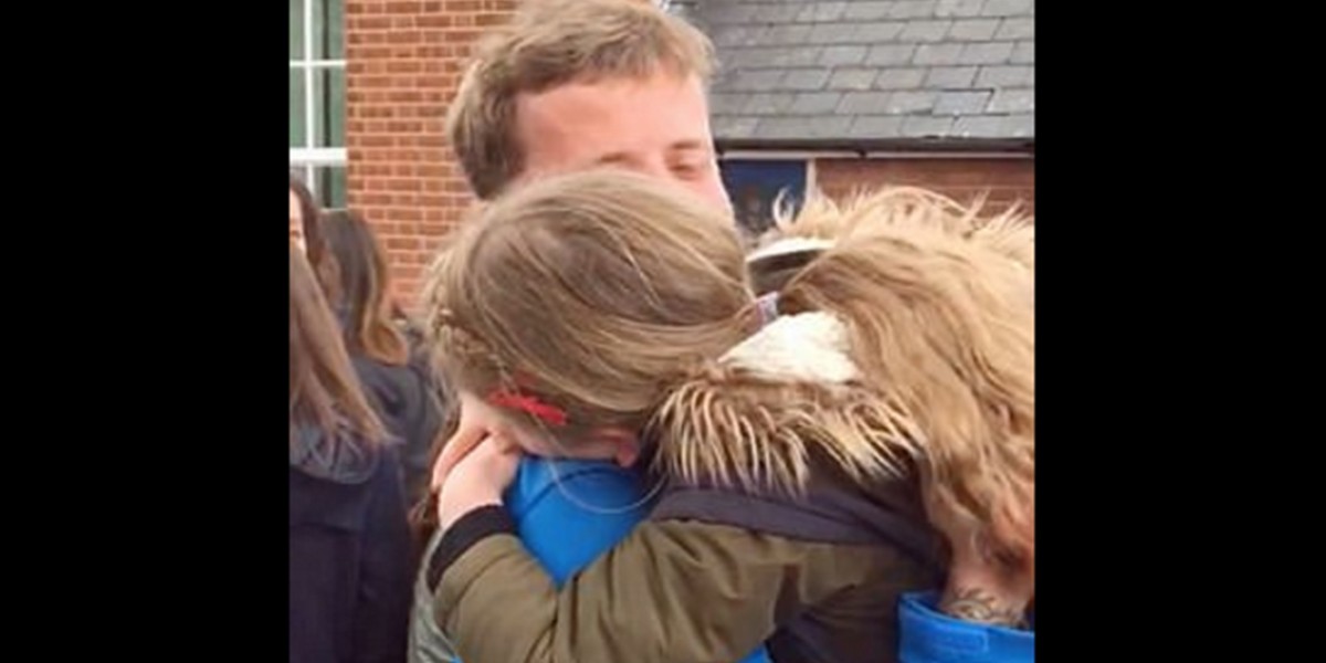 La emotiva reacción de una nena al ver a su papá después de cuatro meses | Redes