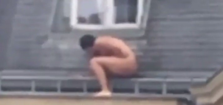 Video: amante desnudo se esconde y genera gran debate en las redes | Redes