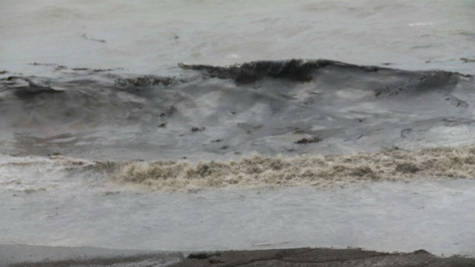 Una mancha brillante en el mar preocupa a los habitantes de Comodoro Rivadavia | Actualidad