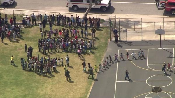 Al menos dos muertos por un tiroteo en una escuela de Estados Unidos | Internacionales