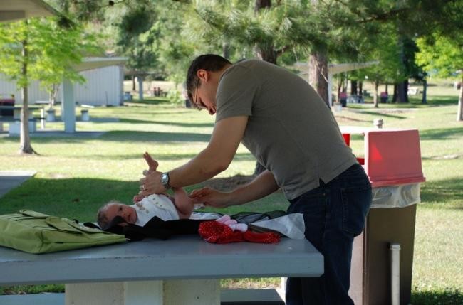 Instalan cambiadores de bebés en baños de hombres en Madrid | Internacionales