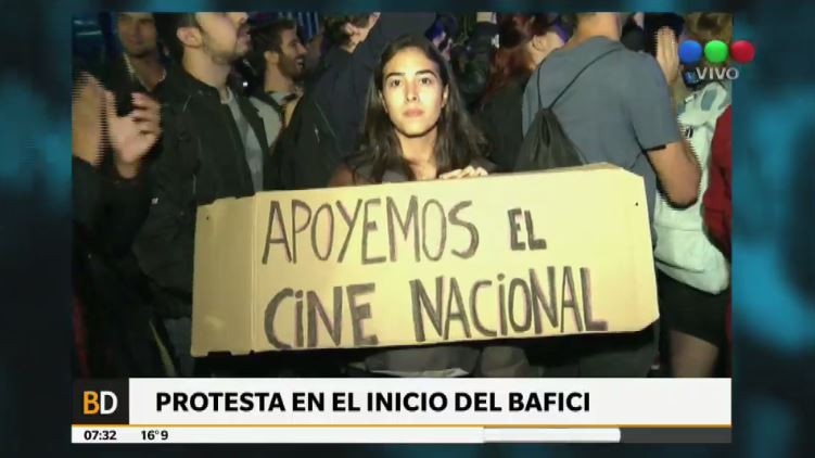 Protesta en la puerta del cine Gaumont durante el Festival BAFICI por el conflicto en el INCAA | Política