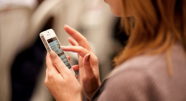 Encontró en el celular de la hija fotos pornográficas que le envió su profesor | Actualidad