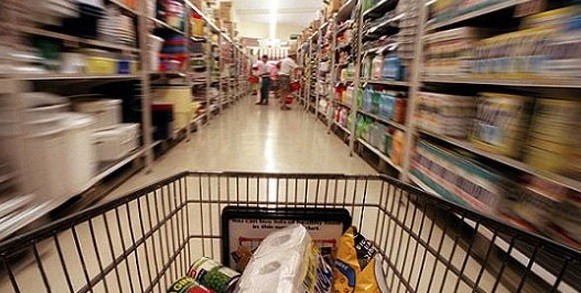 Denuncian que cadena de supermercados vende pañales que el gremio entregó a sus afiliados | Actualidad