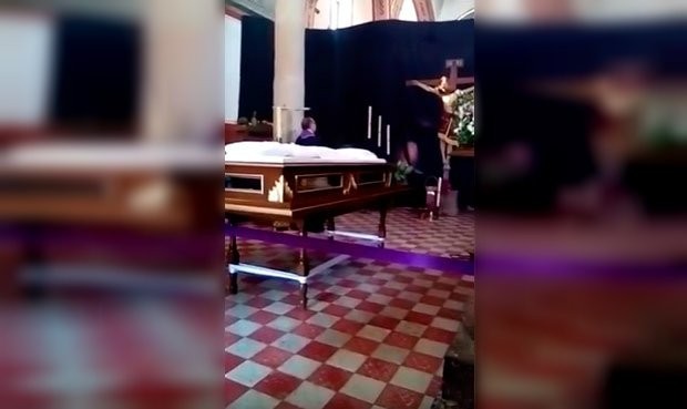 Viral milagroso: un cristo movió la cabeza durante una misa en México | Curiosidades
