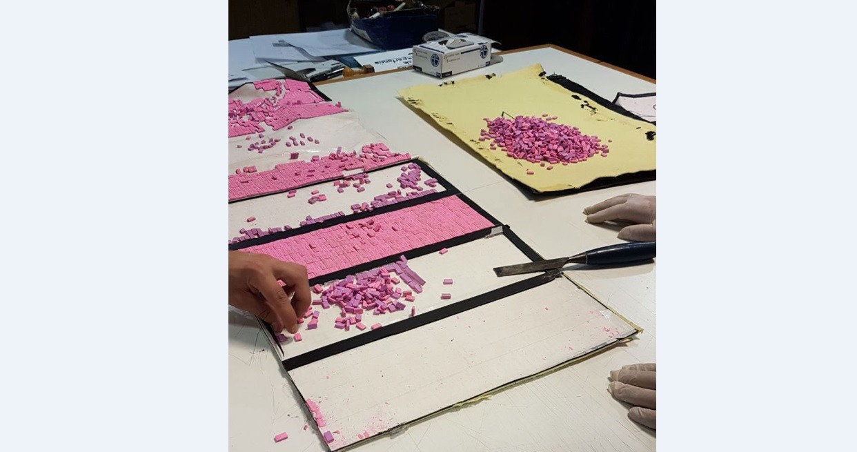 Detienen a un hombre con más de 11 mil pastillas de éxtasis en su valija en Ezeiza | Actualidad