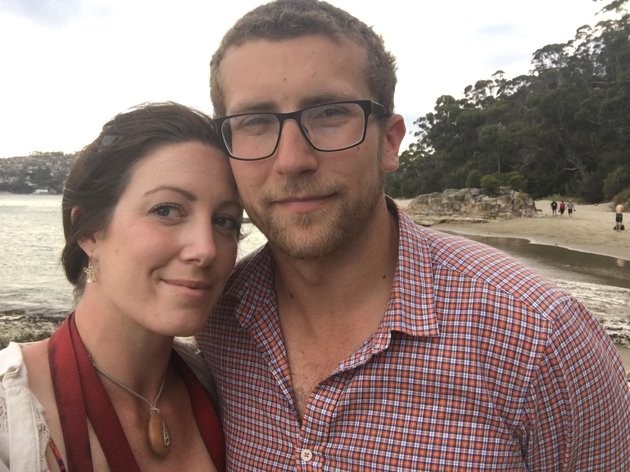 Esto es amor: la mujer que llevó su anillo de compromiso un año en el cuello sin saberlo | Tecno