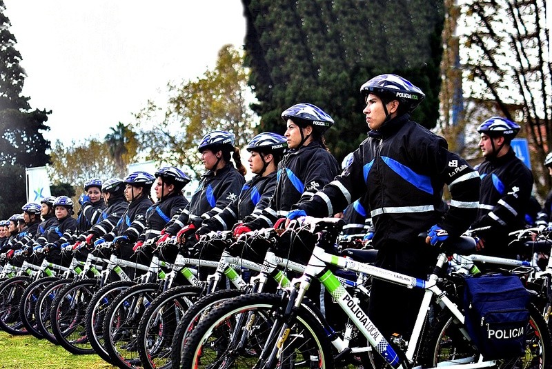 Refuerzan la seguridad en las escuelas de La Plata con 60 bicipolicías | Actualidad