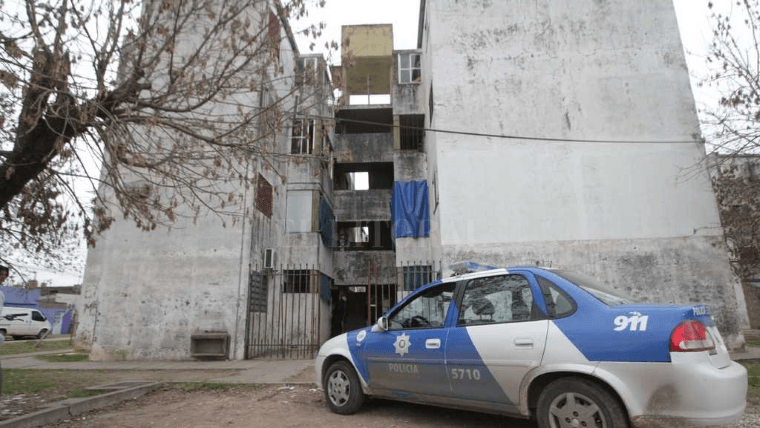 Quiso trepar al balcón tras olvidarse las llaves pero cayó y murió | Actualidad