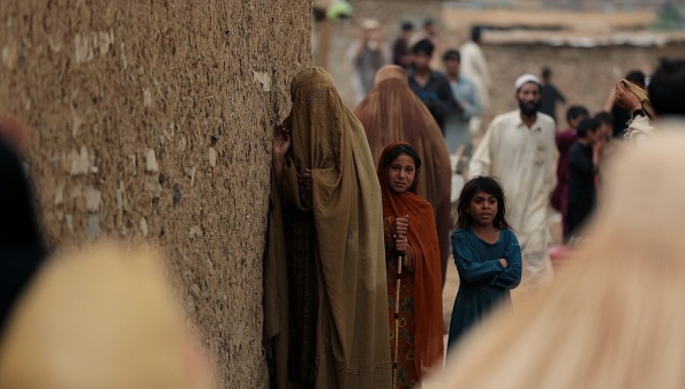 Condenan a morir lapidada por adulterio a una joven que fue violada a punta de pistola en Pakistán | Internacionales