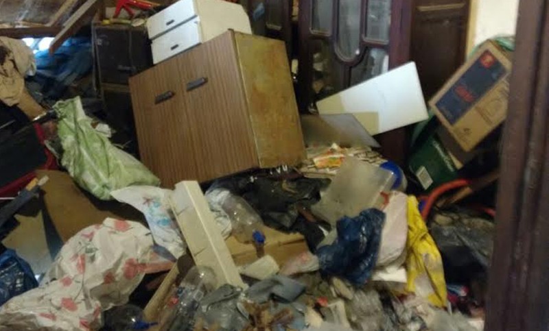 La Municipalidad de Rosario ordenó vaciar la casa de un hombre que sufre síndrome de Diógenes | Actualidad