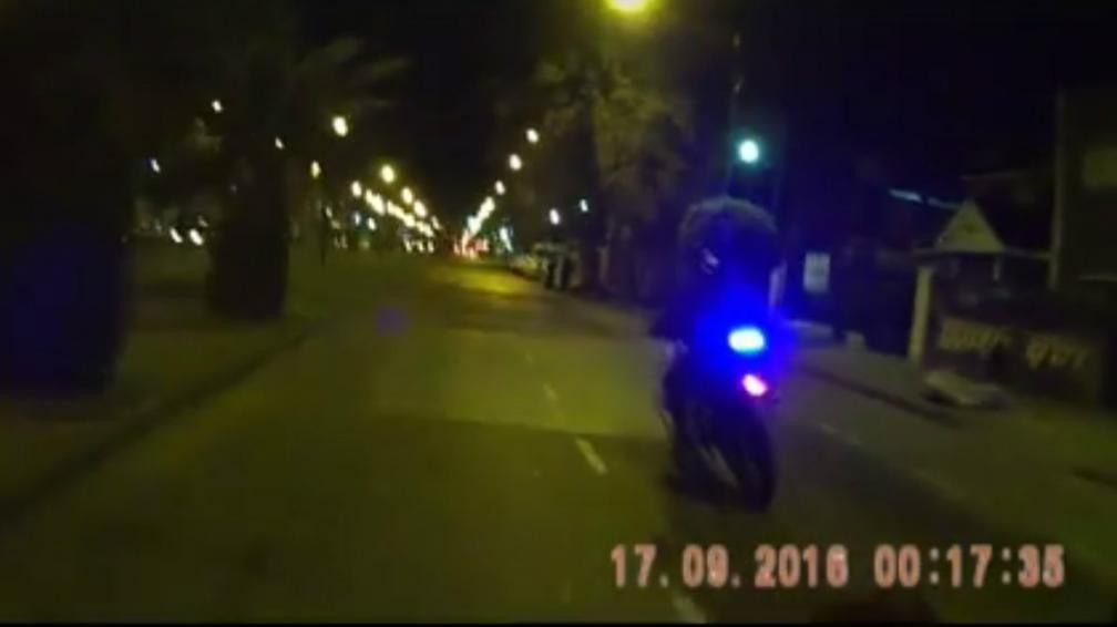 Impresionante persecución de la policía a una moto por las calles de Rosario | Actualidad