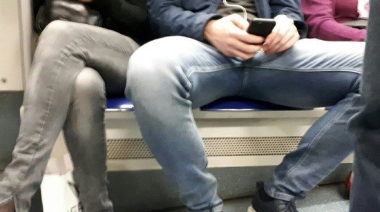 Madrid se suma a la campaña contra el '"despatarre" de los hombres en el subte | Internacionales
