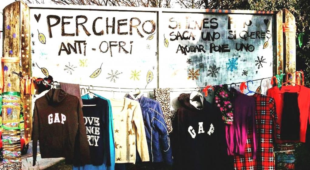 Córdoba se une al perchero solidario para abrigar a quienes más lo necesitan | Actualidad