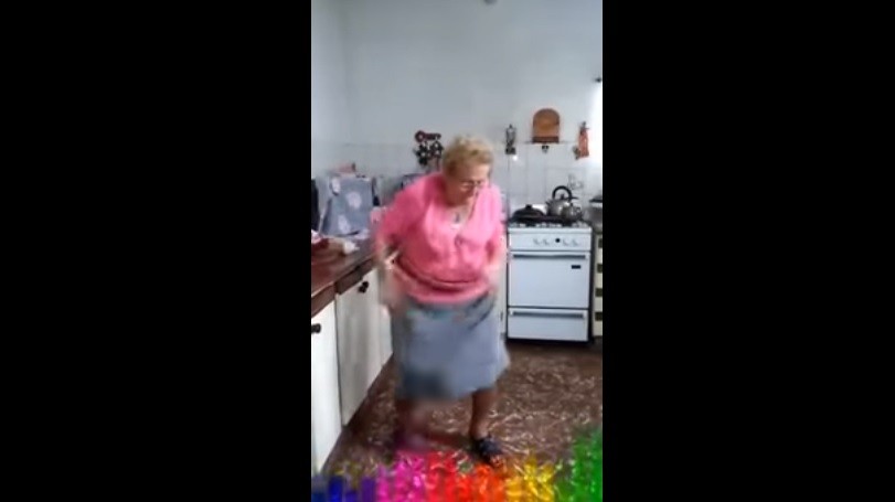 La abuela Chispita bailó cumbia, la rompió en YouTube y ahora se subirá al escenario con Gladys "La Bomba" Tucumana | Redes