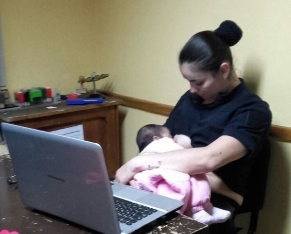La policía que amamantó a un bebé y conmovió a todos en las redes sociales | Actualidad