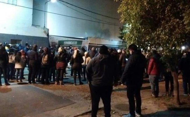 Acampe de 600 empleados de PepsiCo tras el anuncio del cierre de la planta en Vicente López | Actualidad