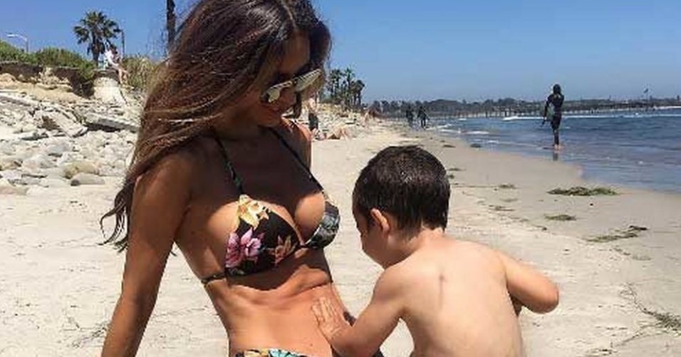 Polémica en las redes por la modelo embarazada que muestra su panza chata y con abdominales marcados | Redes