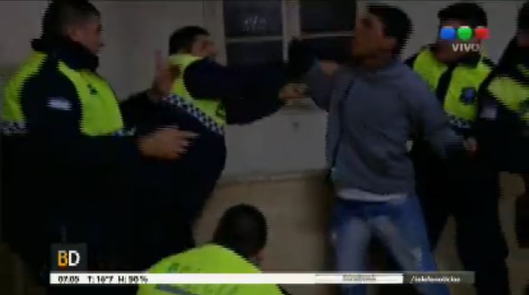 Una familia se peleó con la policía tras una condena por homicidio en Tucumán | Actualidad