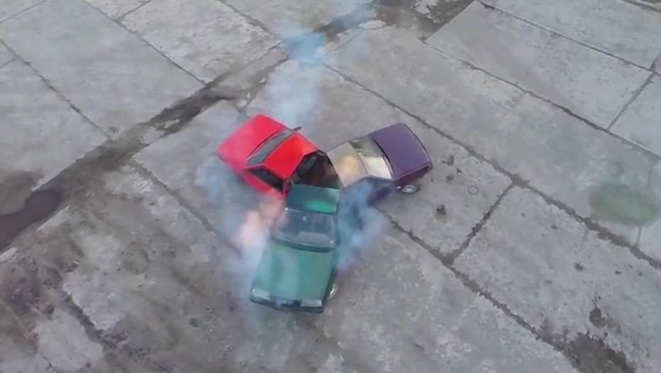 Video viral: cortaron tres autos y crearon un spinner gigante | Curiosidades