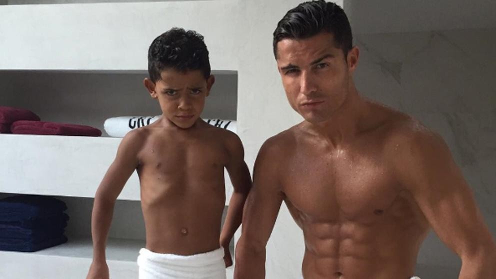 Cristiano Ronaldo presenta a sus gemelos en Instagram y la foto se viraliza en segundos | Redes