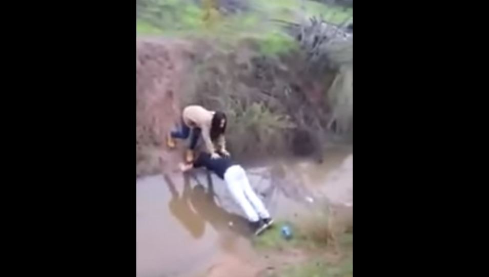 "No te caigas Lolo": el puente humano que explotó en las redes sociales | Redes