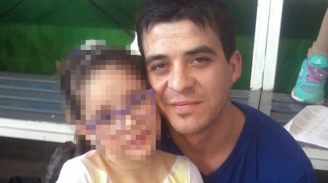 Un viral de los buenos: un chofer se bajó de su colectivo para ayudar a un ciego a cruzar la calle | Actualidad