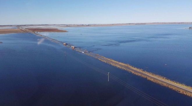 Quiso evadir un control de Gendarmería y terminó hundido en una laguna | Actualidad
