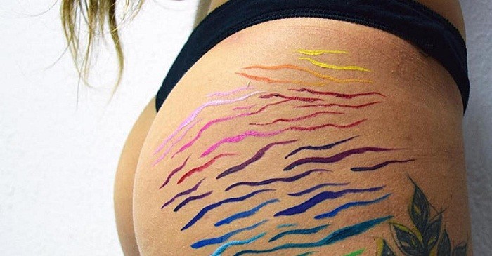 La joven artista que se volvió viral al transformar las estrías de las mujeres en arte | Redes