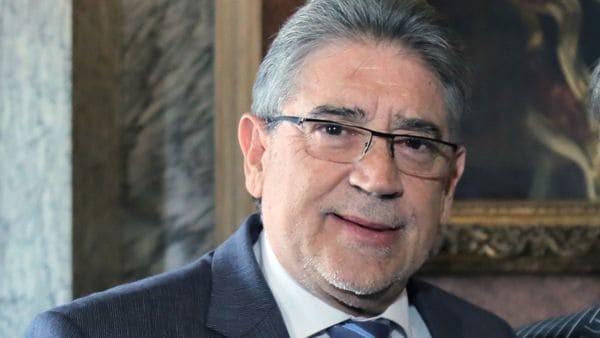 Designaron "en comisión" a Enrique Szewach director del Banco Central | Política