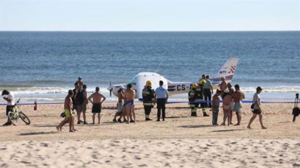 Una avioneta aterrizó de emergencia en una playa de Portugal y mató a dos personas | Internacionales