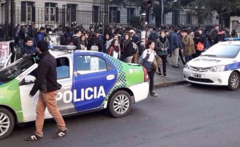 Alumna de 15 años se disparó en la cabeza dentro del aula | Actualidad