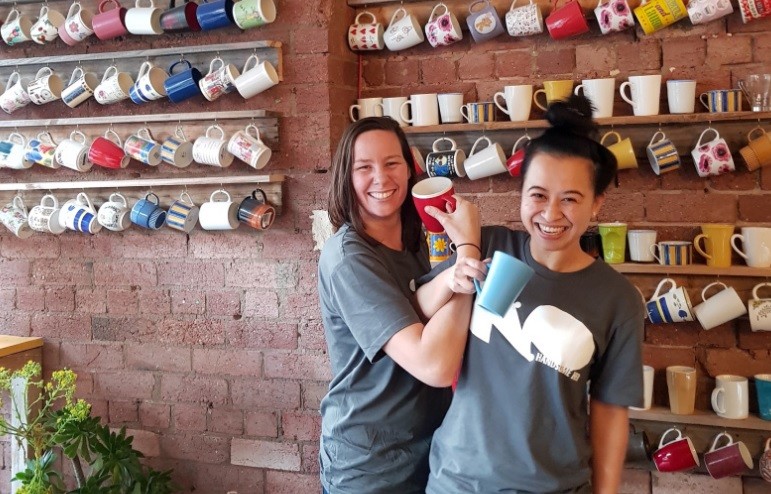 Bar cobra 18% más caro a los hombres para denunciar la brecha salarial | Internacionales