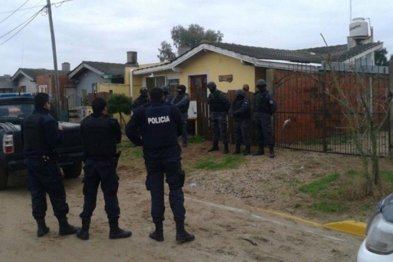 Murió de un balazo en su casa cuando bandas se enfrentaron a tiros en la calle | Actualidad