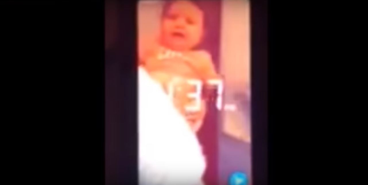 Dos chicas metieron a un bebé en la heladera, lo grabaron para ganar seguidores en Snapchat y terminaron detenidas | Redes