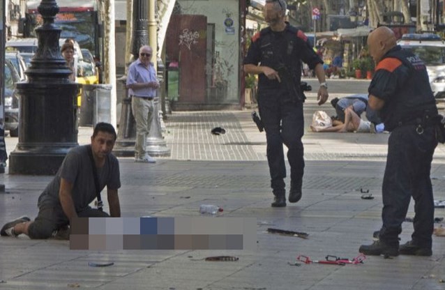 El desgarrador relato de un turista que arriesgó su vida para no dejar morir solo a un nene | Internacionales