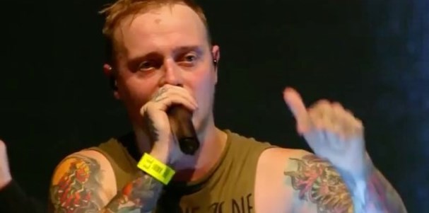 Un cantante frenó un concierto para denunciar una agresión sexual entre el público | Internacionales