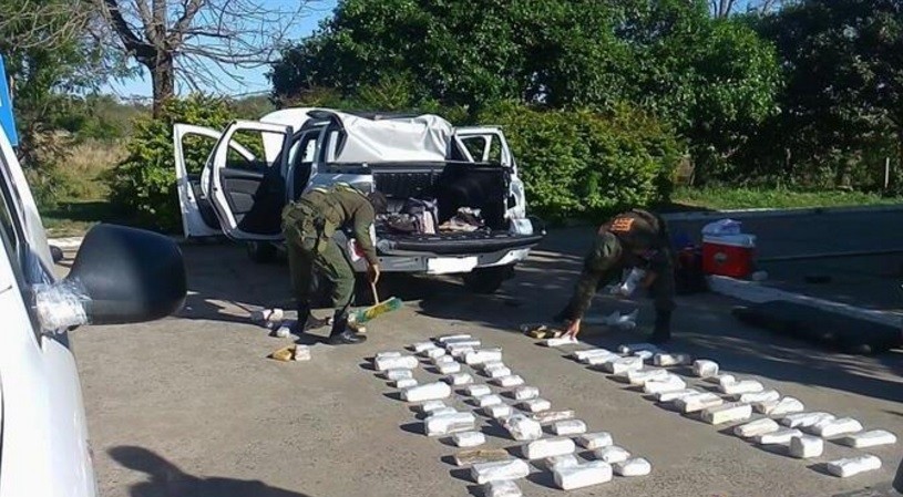 Detienen a una pareja que llevaba más de 40 kilos de marihuana en su camioneta | Actualidad