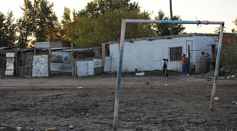Una nena de 8 años murió al caerle un arco de fútbol en la cabeza en Rosario | Actualidad
