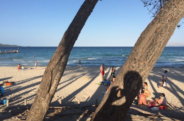 Las curiosas vacaciones de un dibujante español que toda España sigue por Twitter | Redes