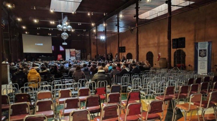 Con una cola de cinco cuadras comenzó el remate de Aduana en Mendoza | Actualidad