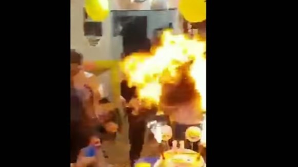 Video: el susto de la nena que se le quema el pelo al apagar las velitas | Curiosidades