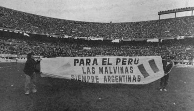 La historia detrás de la bandera de apoyo de Perú a Argentina por Malvinas | Deportes
