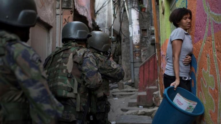 Vuelven los militares a Río de Janeiro para controlar la violencia en la favela Rocinha | Internacionales