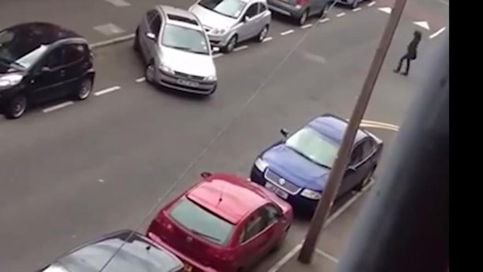 Video viral: logró estacionar después de 20 minutos y se llevó una ovación | Curiosidades