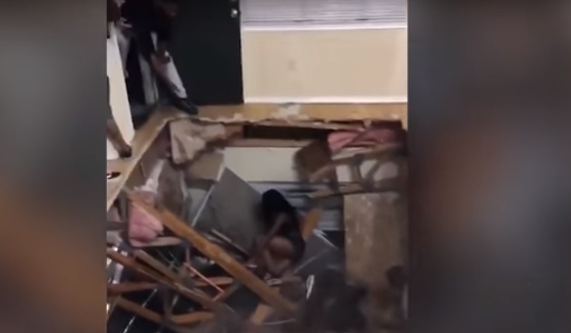 Video: colapsó el suelo de un departamento en medio de una fiesta de estudiantes | Redes
